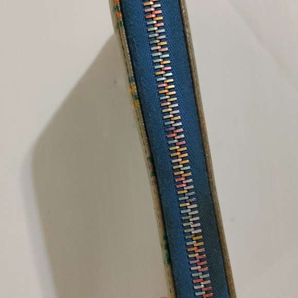 Vintage DOONEY & BOURKE Rainbow Zip Around Wallet - Picture 6 of 12